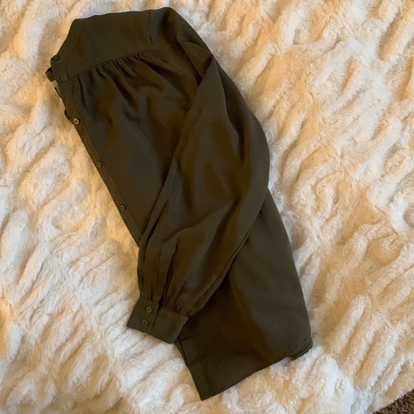 H&M dress it up or dress it down blouse - Picture 2 of 3